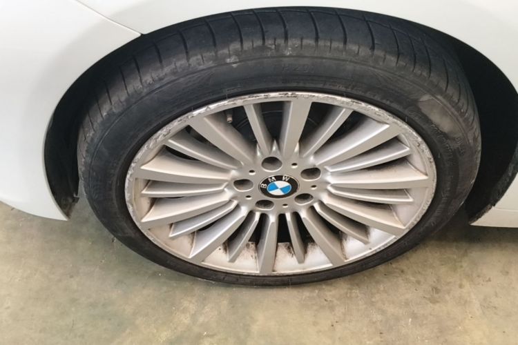 BMW 3 Series 2018 car image #9