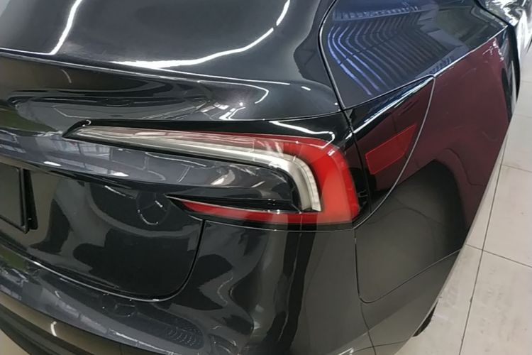 Tesla Model 3 2024 car image #8