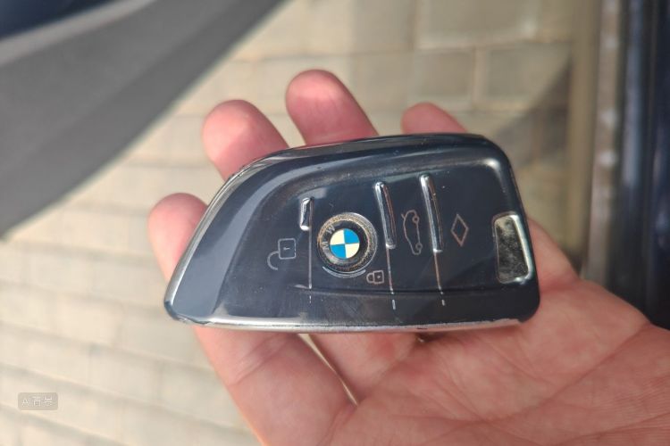 BMW 3 Series 2021 car image #10