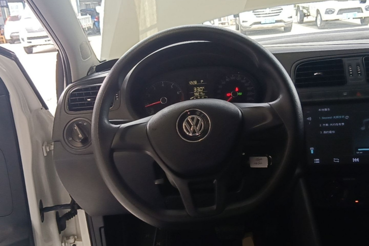 Volkswagen Polo 2018 car image #11