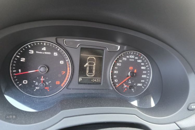 Audi Q3 2018 car image #13