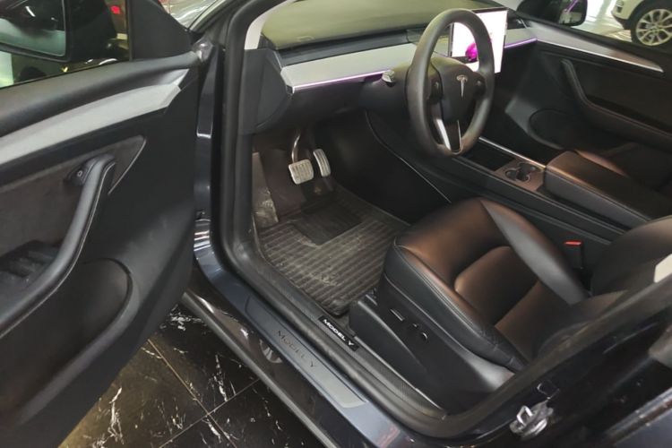 Tesla Model Y 2024 #16 Tesla Model Y 2024 car image #16