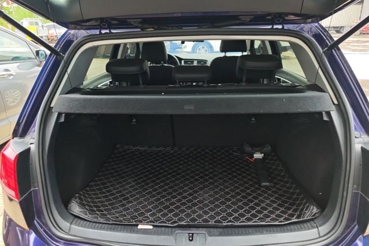 Volkswagen Golf 2019 car image #19
