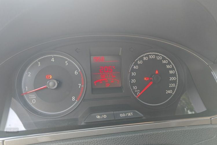 Volkswagen Santana 2018 car image #13