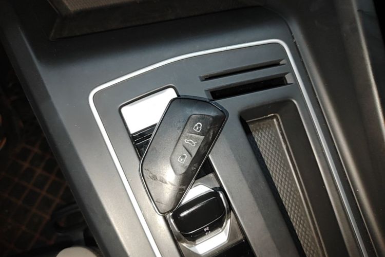 Volkswagen Golf 2022 car image #9