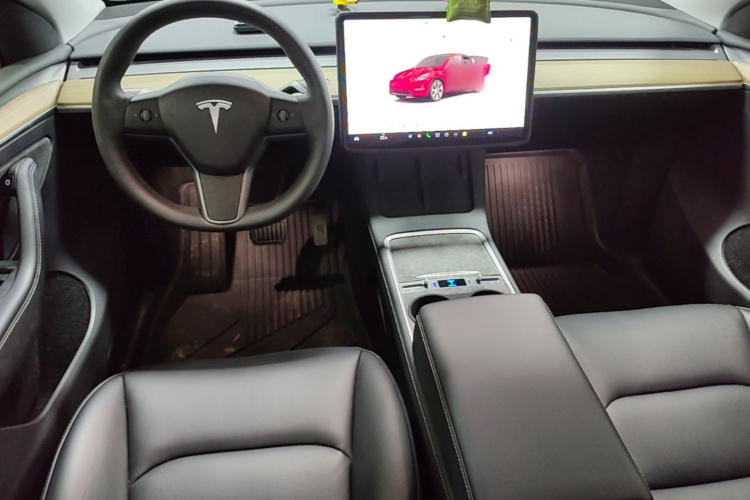 Tesla Model Y 2023 #11 Tesla Model Y 2023 car image #11