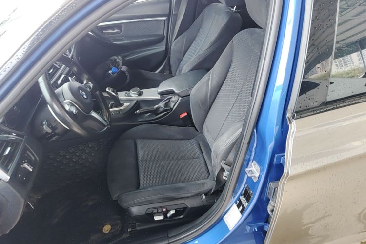 BMW 3 Series 2018 car image #15