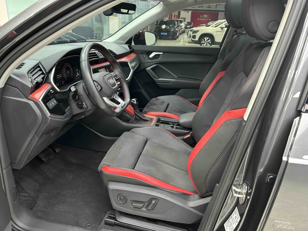 Audi Q3 2023 car image #2