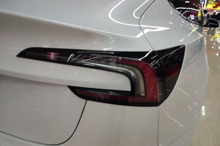 Tesla Model 3 2024 car image #8