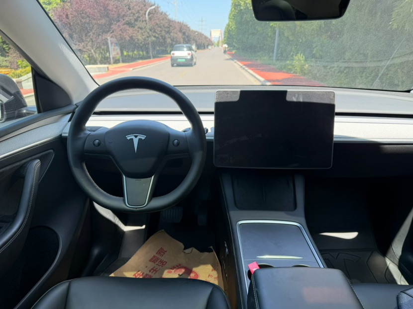 Tesla Model Y 2024 #5 Tesla Model Y 2024 car image #5