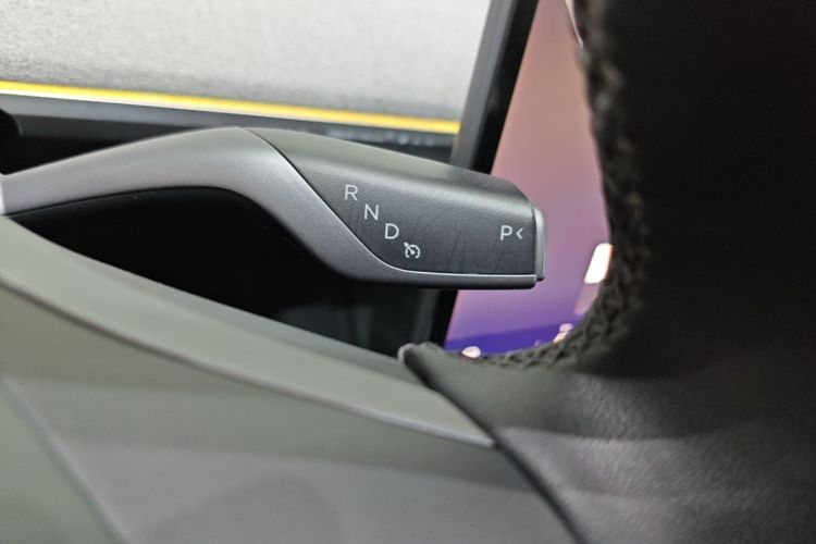 Tesla Model Y 2023 car image #18