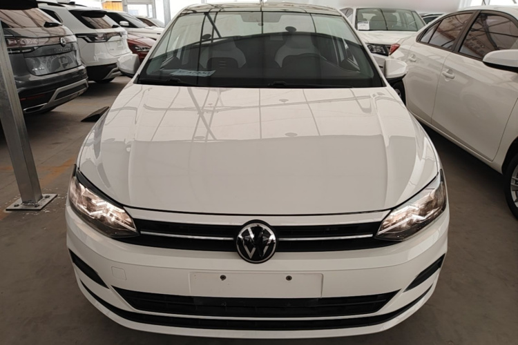 Volkswagen Polo 2021 car image #3