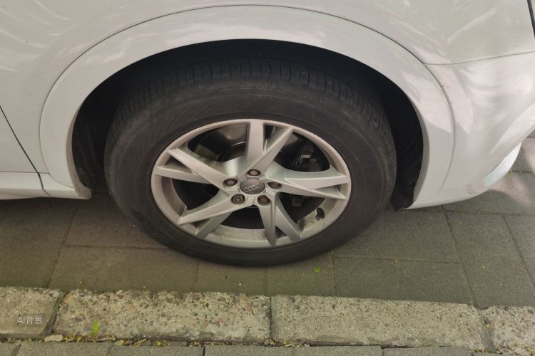 Audi Q3 2018 car image #9