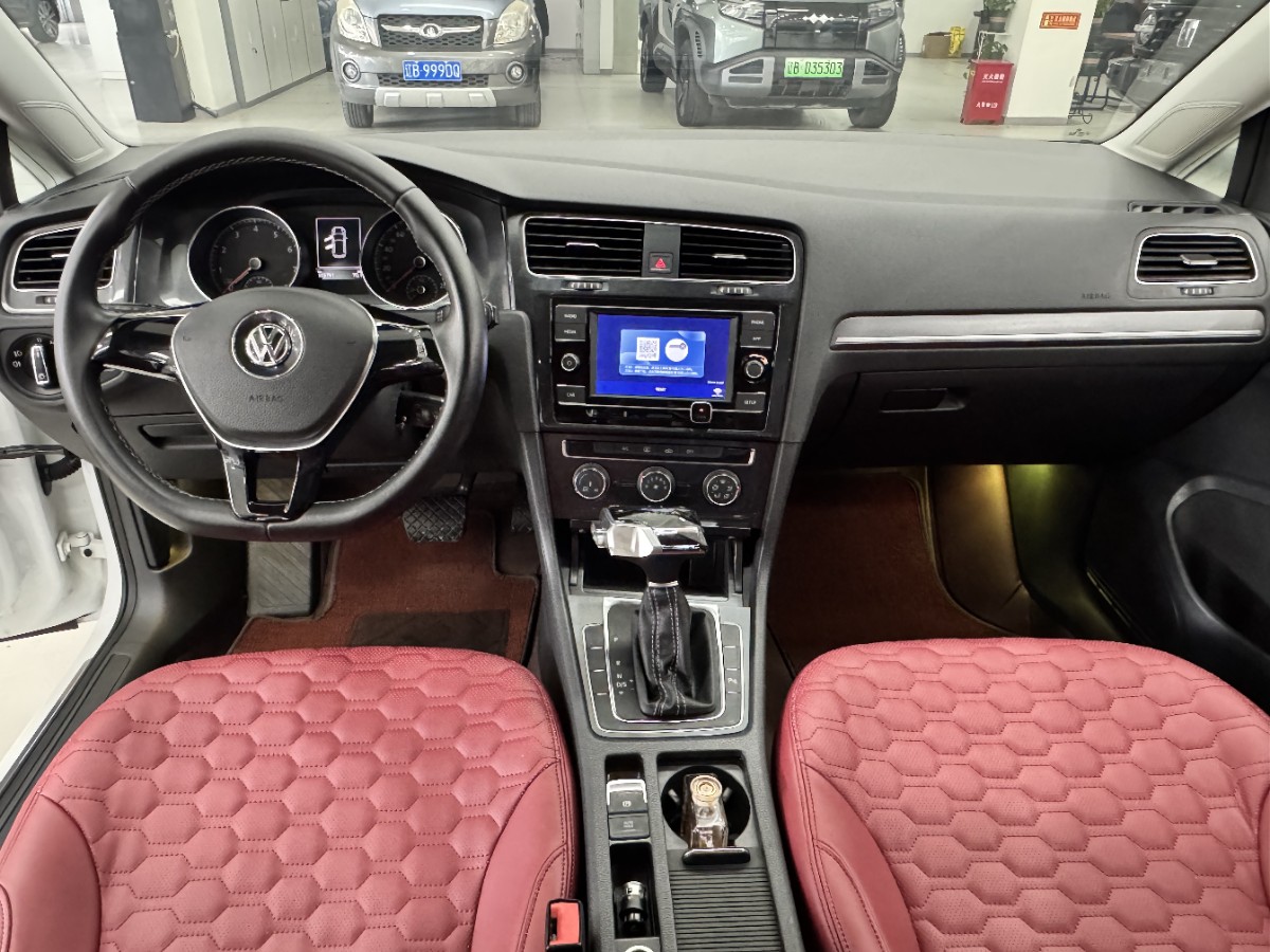 Volkswagen Golf 2017 car image #6