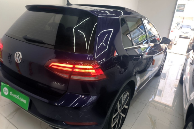 Volkswagen Golf 2020 car image #5