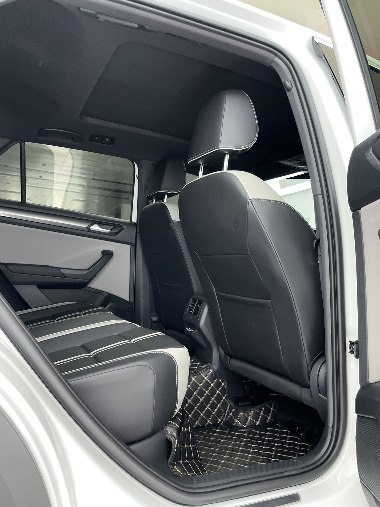 Volkswagen T-Roc 2024 #19 Volkswagen T-Roc 2024 car image #19
