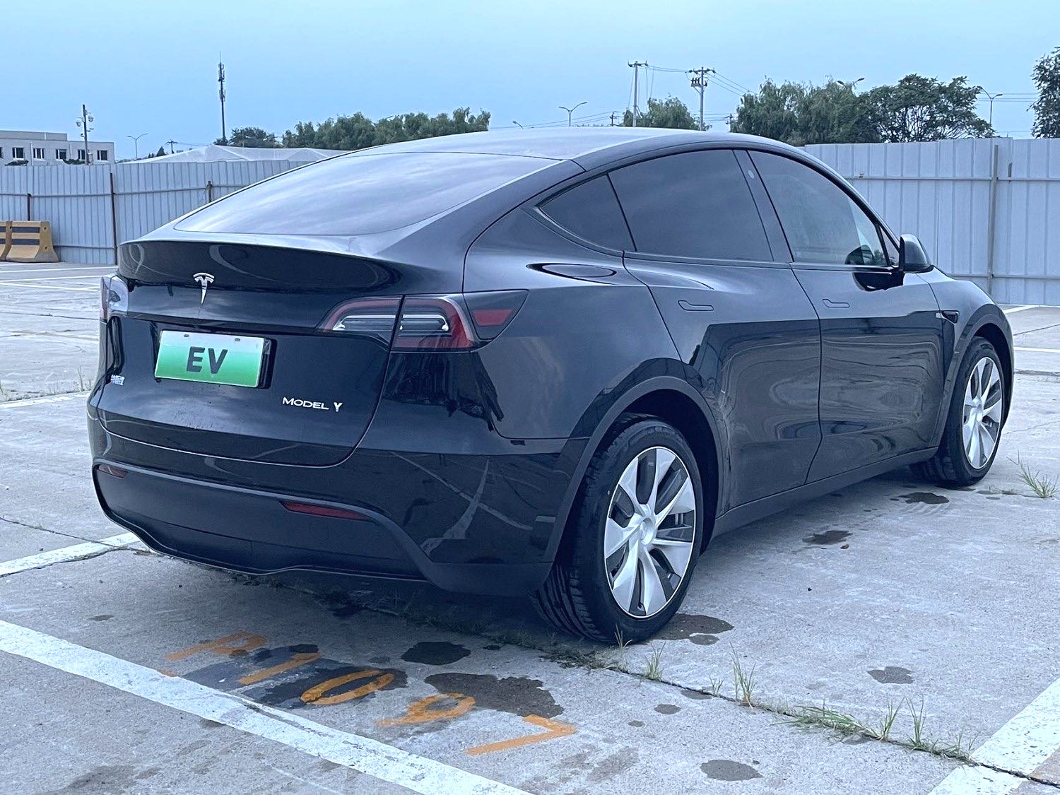 Tesla Model Y 2021 #4 Tesla Model Y 2021 car image #4
