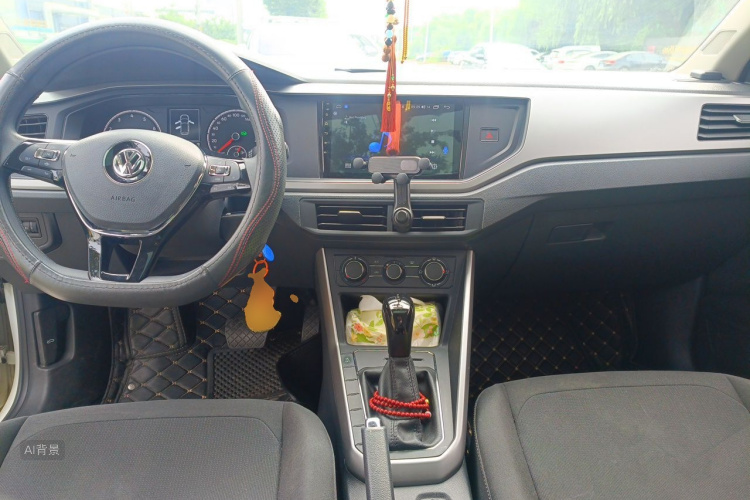 Volkswagen Polo 2020 car image #11