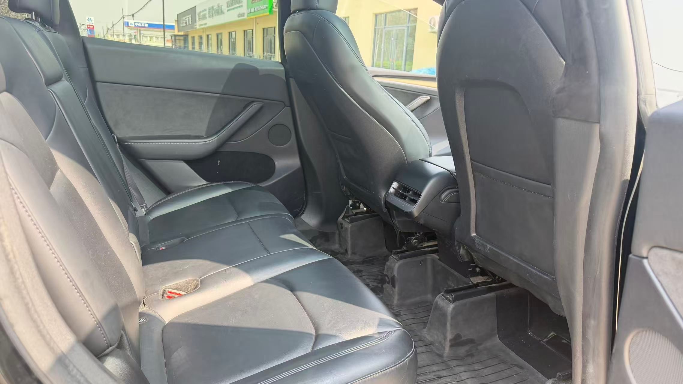 Tesla Model Y 2023 #10 Tesla Model Y 2023 car image #10