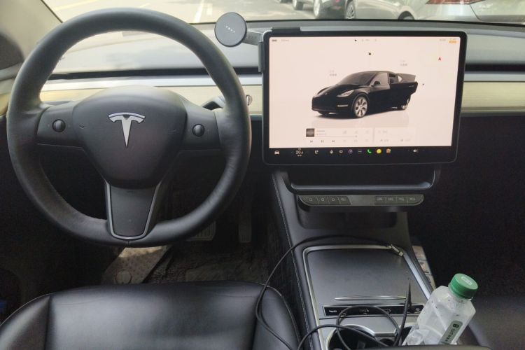 Tesla Model Y 2023 #12 Tesla Model Y 2023 car image #12