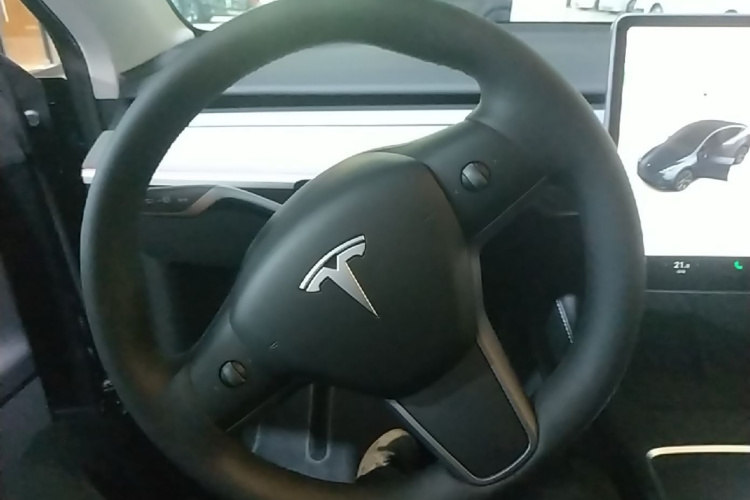 Tesla Model Y 2024 #11 Tesla Model Y 2024 immagine di auto #11
