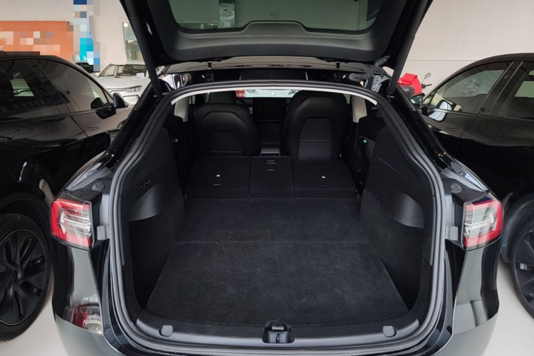 Tesla Model Y 2024 immagine di auto #19