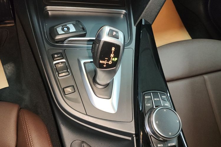 BMW 3 Series 2019 #18 BMW 3 Series 2019 car image #18