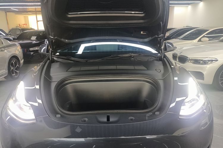Tesla Model Y 2024 car image #20