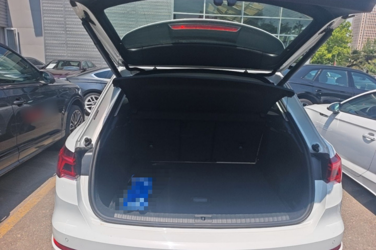 Audi Q3 2024 car image #19