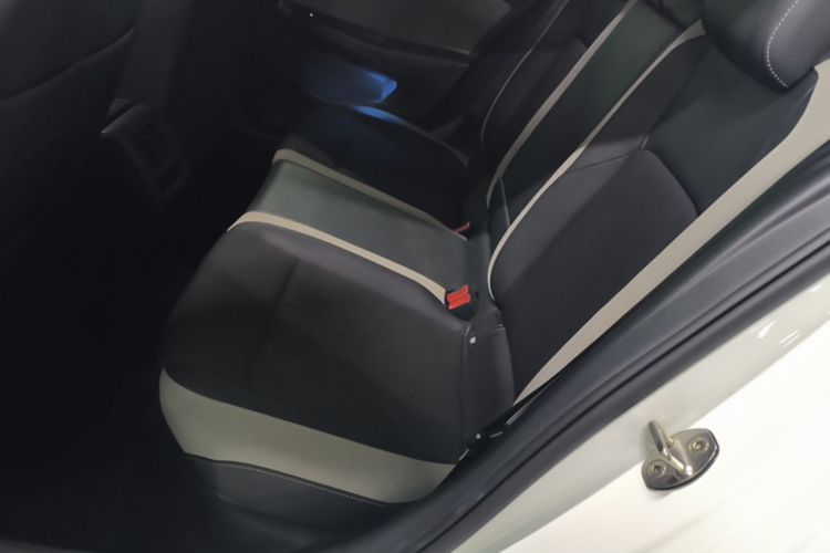 Volkswagen Golf 2023 car image #13