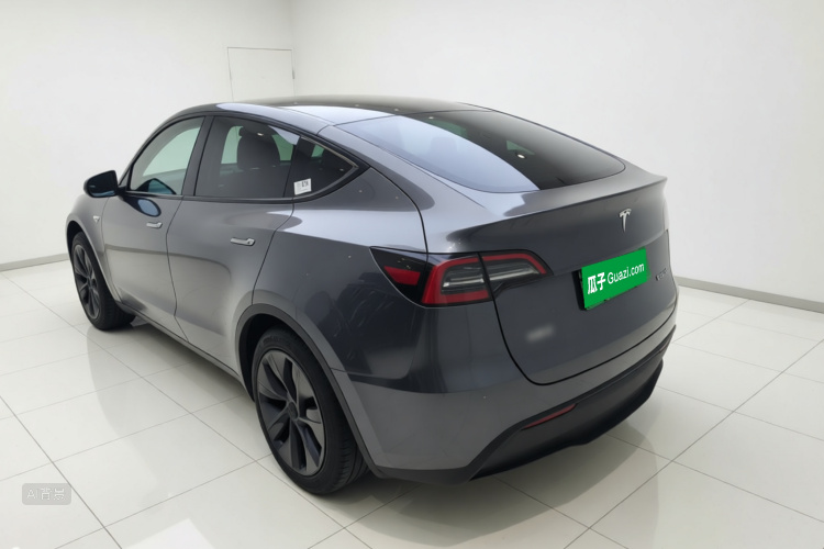 Tesla Model Y 2024 #5 Tesla Model Y 2024 car image #5