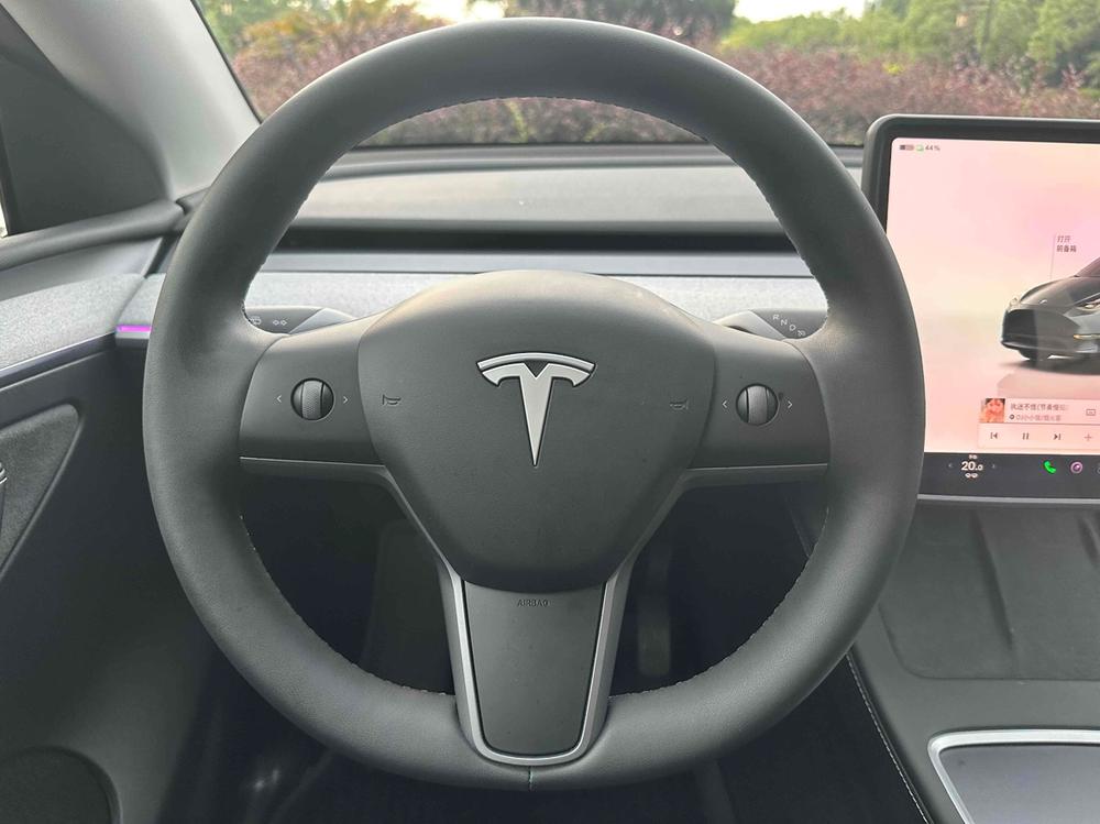 Tesla Model Y 2024 #13 Tesla Model Y 2024 car image #13