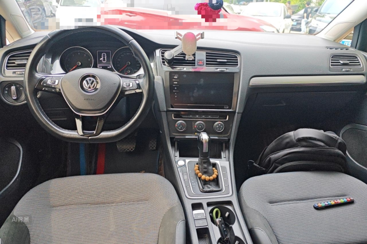 Volkswagen Golf 2020 car image #11