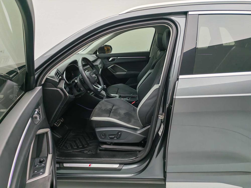 Audi Q3 2022 car image #17