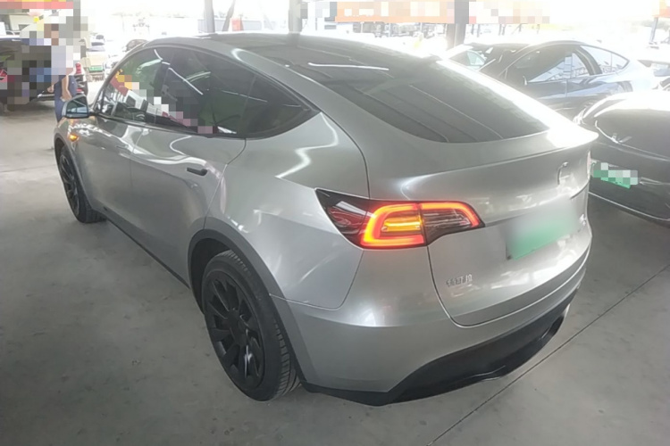 Tesla Model Y 2023 car image #5