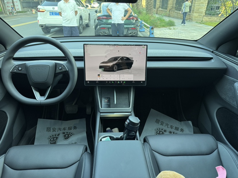 Tesla Model Y 2026 car image #6