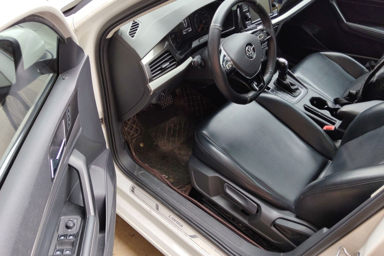 Volkswagen Lavida 2019 car image #16