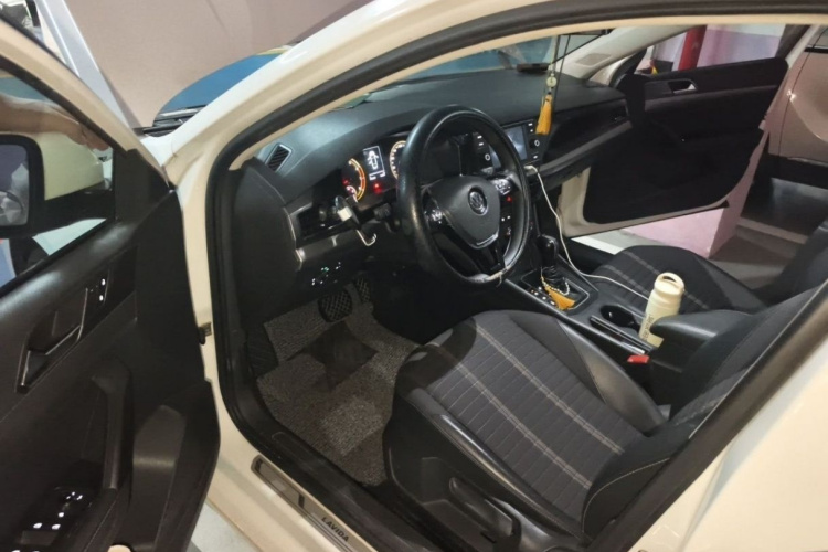 Volkswagen Lavida 2019 car image #13