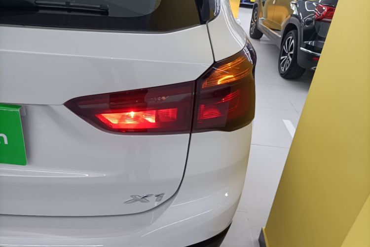 BMW X1 2019 car image #8