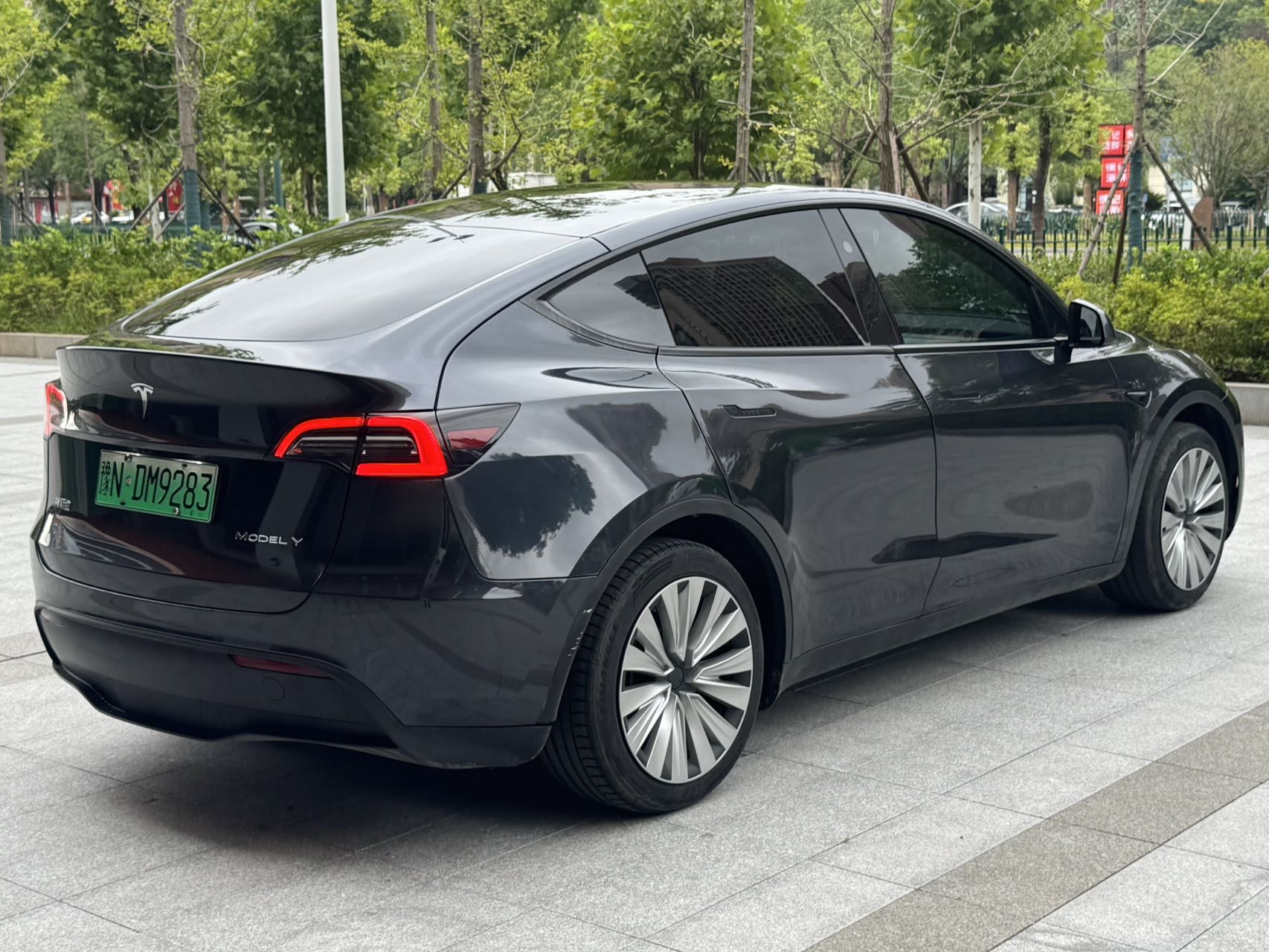 Tesla Model Y 2024 #6 Tesla Model Y 2024 car image #6