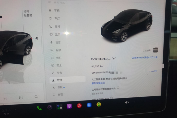 Tesla Model Y 2022 car image #12