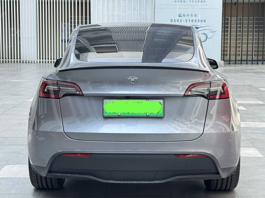 Tesla Model Y 2025 #8 Tesla Model Y 2025 car image #8