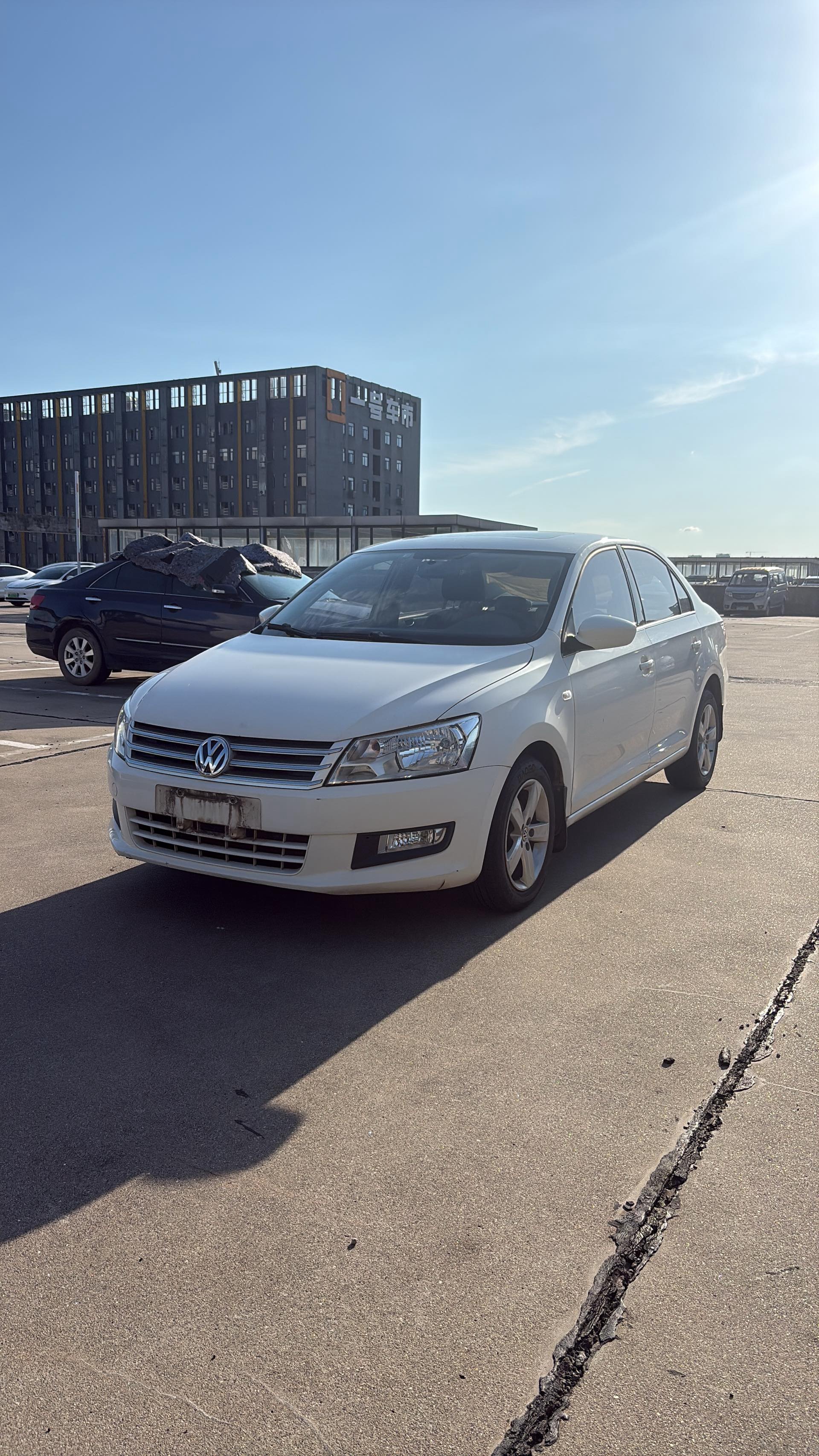 Volkswagen Santana 2015 car image 