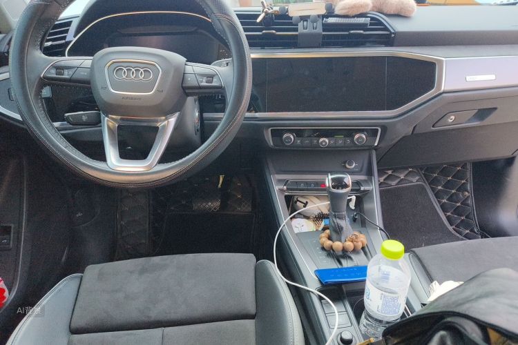 Audi Q3 2021 car image #11