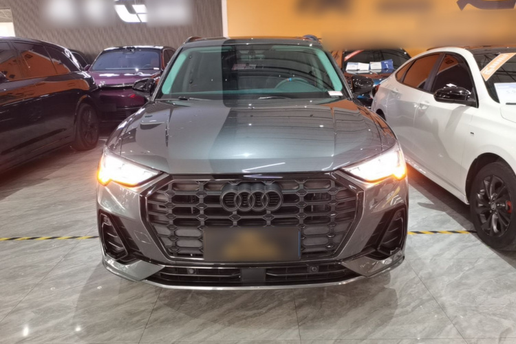 Audi Q3 2020 car image #3