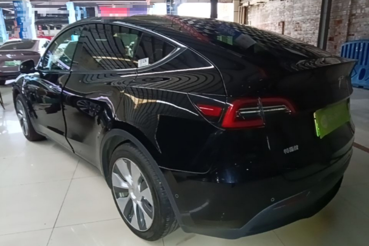 Tesla Model Y 2021 #5 Tesla Model Y 2021 car image #5