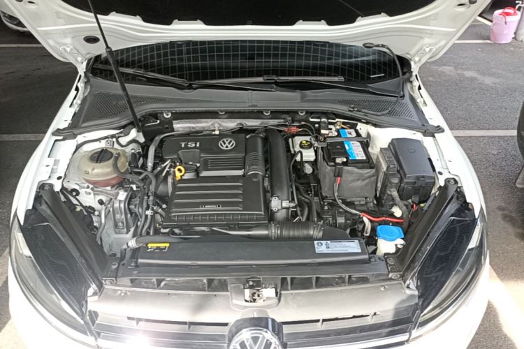 Volkswagen Golf 2018 car image #22