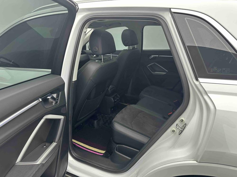 Audi Q3 2022 car image #17