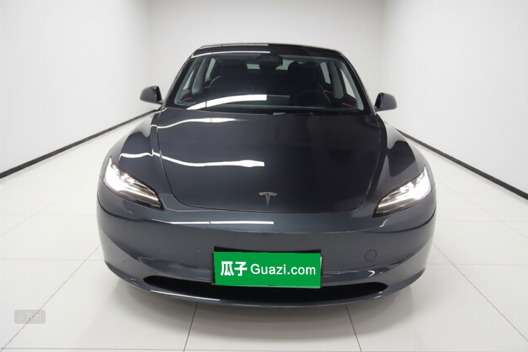 Tesla Model 3 2024 car image #3