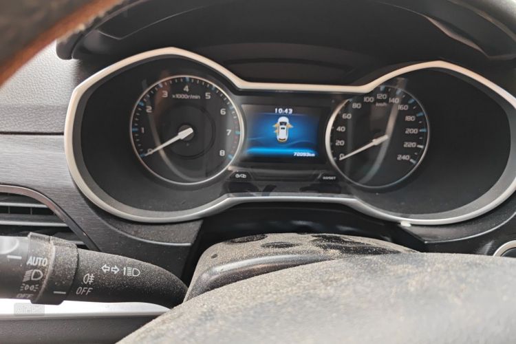 GEELY Emgrand 2017 car image #13